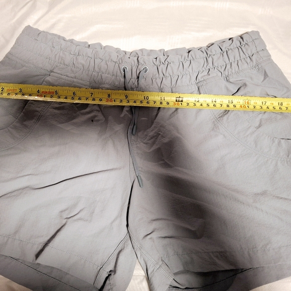 Hiking light MEC short - Picture 6 of 6